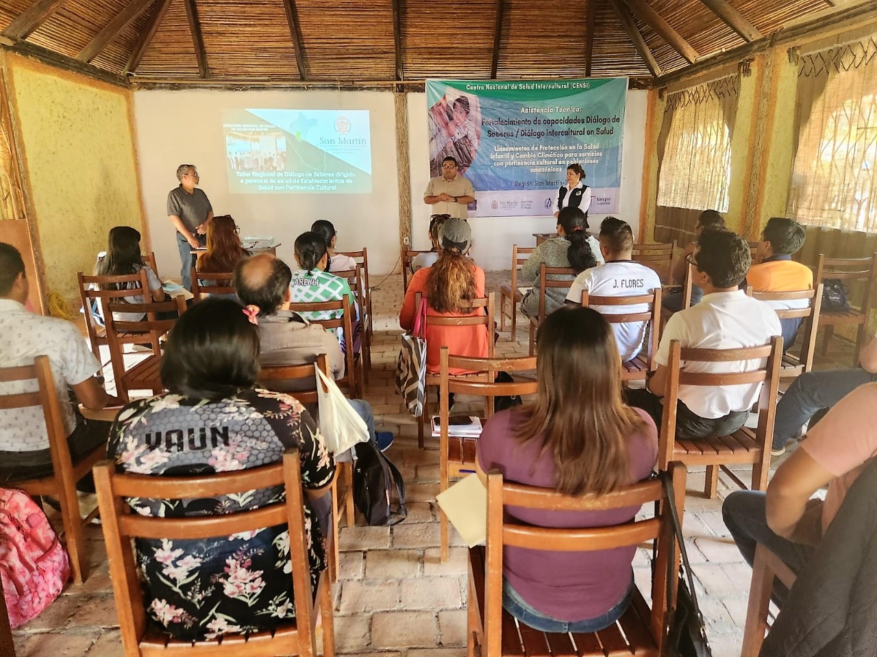 Desarrollo del taller regional de diálogo de saberes para personal de los establecimientos de salud con pertinencia cultural.