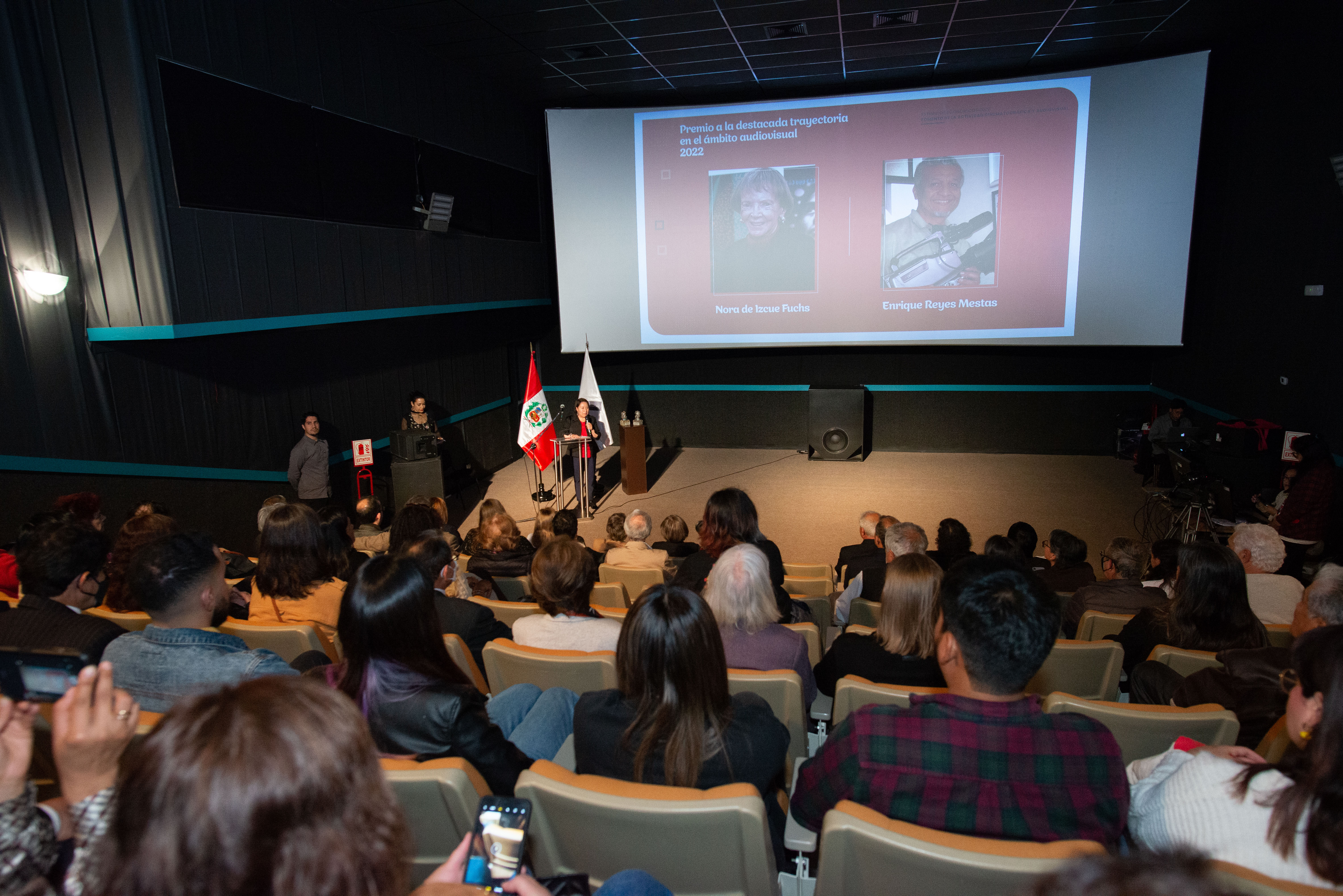 Ministerio de Cultura premió a cineastas por su trayectoria en favor del desarrollo de la industria cinematográfica y audiovisual