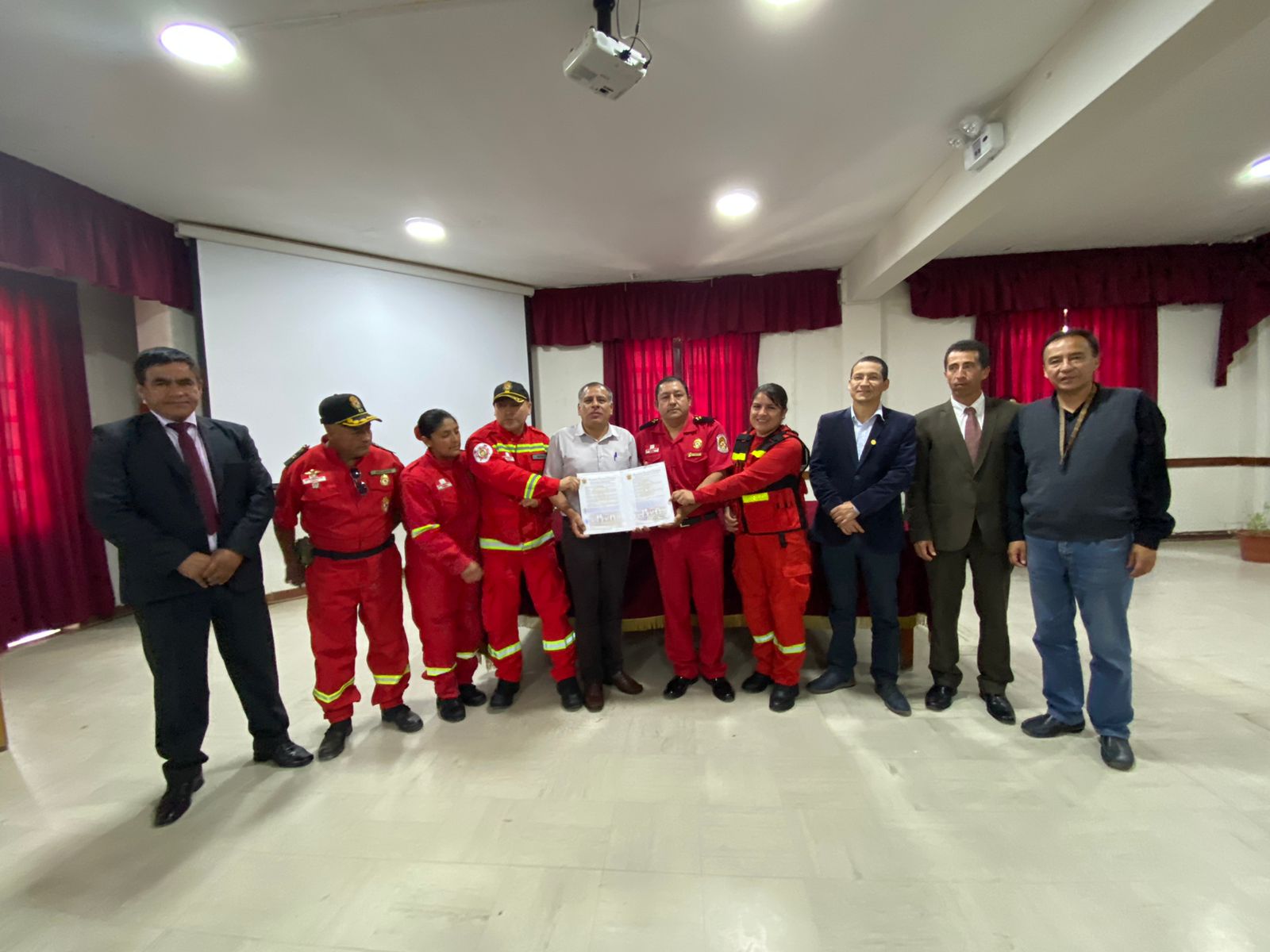Cía. de Bomberos 101 Higos Urco recibe donación de terreno después de 27 años de creación