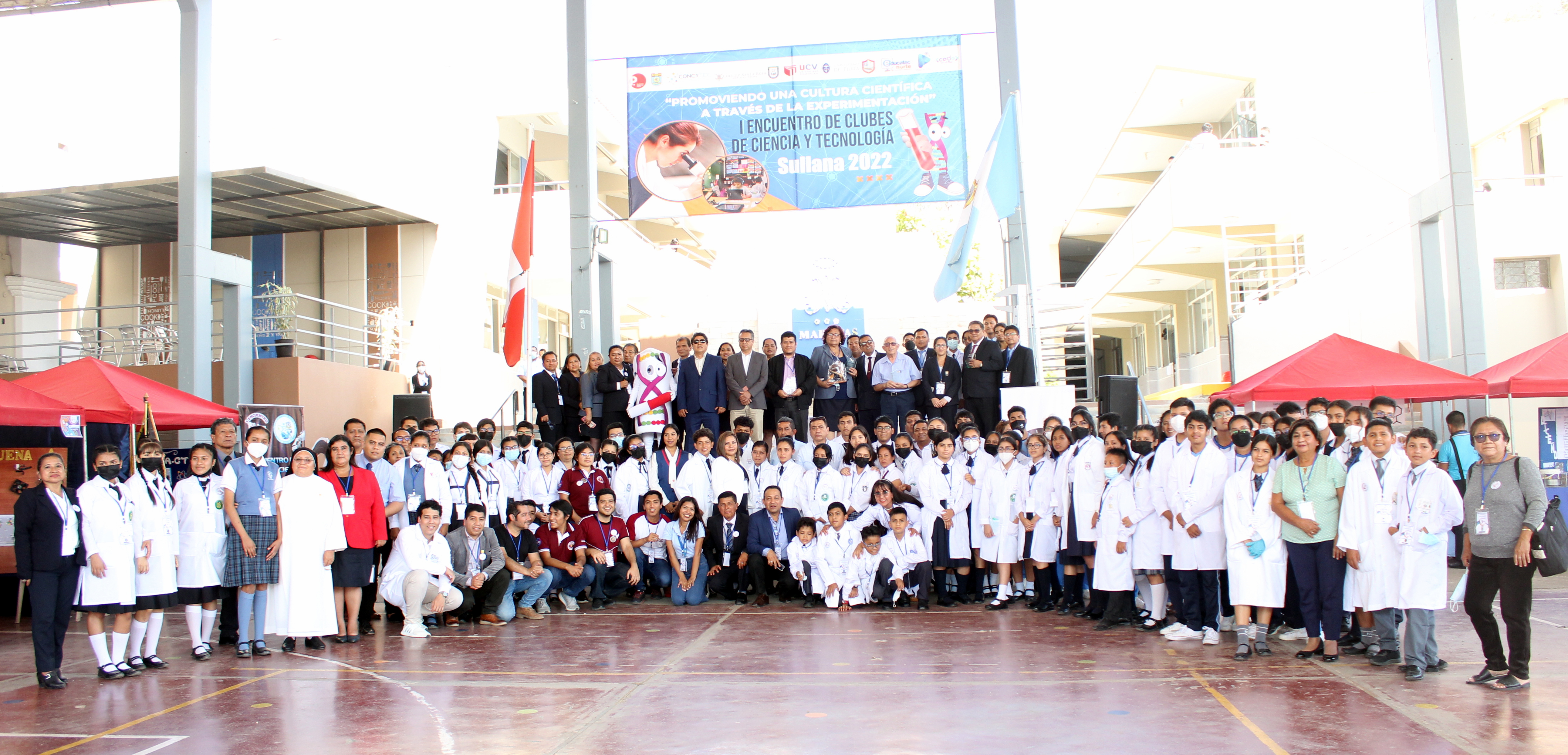 Foto con los participantes 