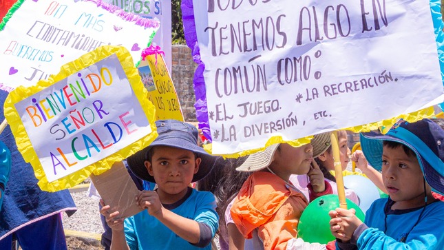 Inauguración de juegos infantiles