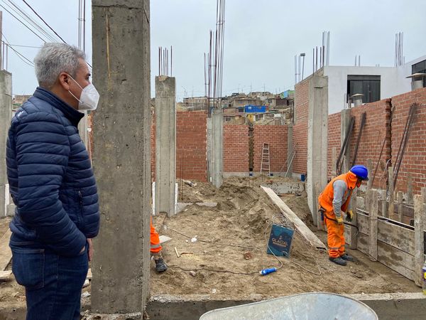 Alcalde supervisa el avance de obra de construcción de la I.E. Mis Tesoritos