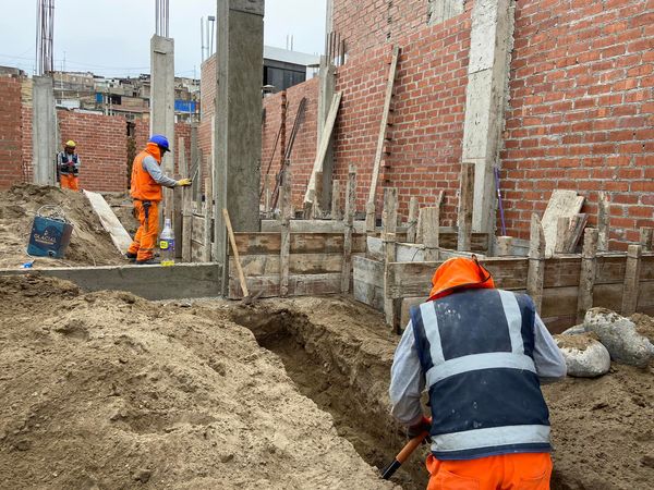 Alcalde supervisa el avance de obra de construcción de la I.E. Mis Tesoritos