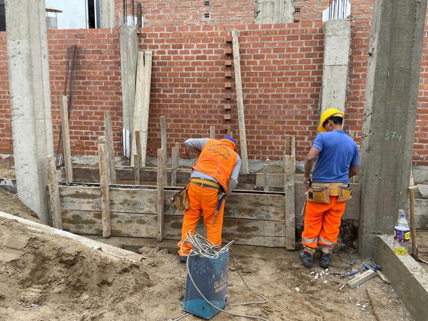 Alcalde supervisa el avance de obra de construcción de la I.E. Mis Tesoritos