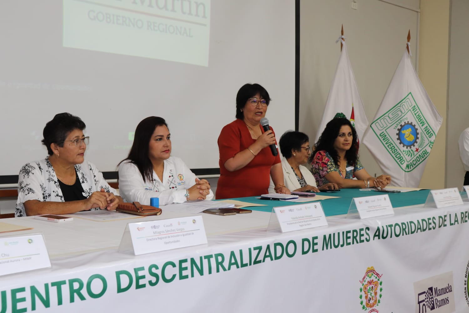 Presidenta de la Red Nacional de Mujeres Autoridades Locales y Regionales del Perú, Lariza Rojas Rojas