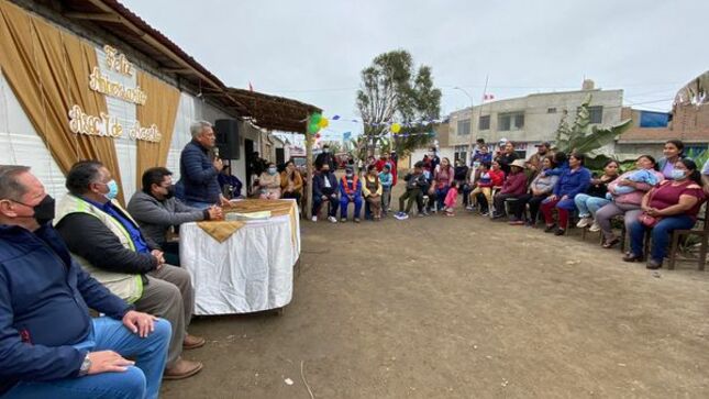 Vecinos de Asociación el Pesebre reciben títulos de propiedad
