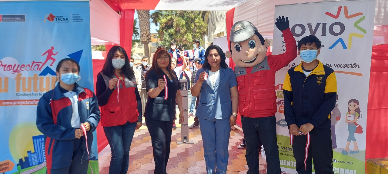 Orientando a los jóvenes.