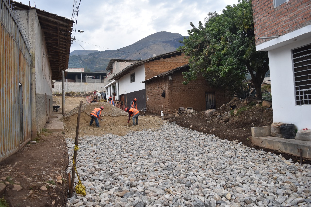 Avances de la transitabilidad vehicular y peatonal en Quillorco