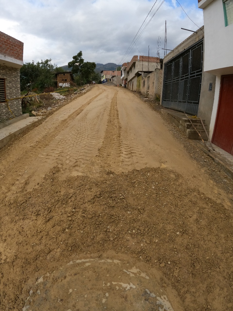 Avances de la transitabilidad vehicular y peatonal en Quillorco