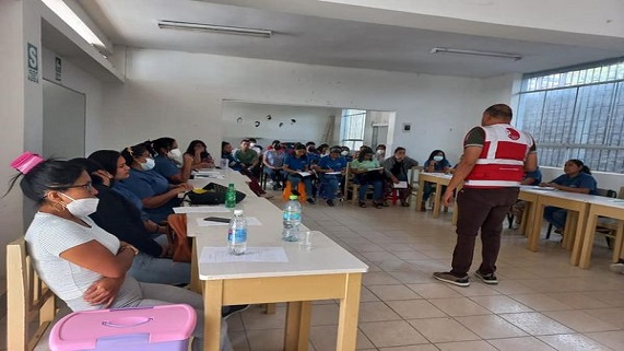 Foto en donde se evidencia la aplicación del Servicio ABE en el CETPRO Hemeregildo Vargas