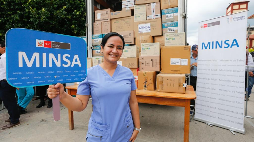 Ministra Portalatino entregó ambulancias a la región San Martín para fortalecer la capacidad de asistencia médica