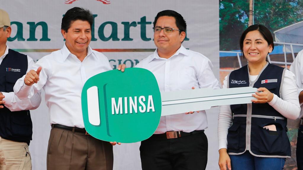 Ministra Portalatino entregó ambulancias a la región San Martín para fortalecer la capacidad de asistencia médica