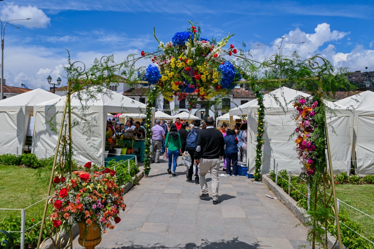 Con gran expectativa de pobladores y visitantes se inició la IX Floreal y I Festival de Flores Chachapoyas Ciudad Jardín - Bicentenario 2022