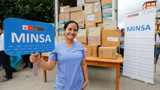 Ministra Portalatino entregó ambulancias a la región San Martín para fortalecer la capacidad de asistencia médica-4