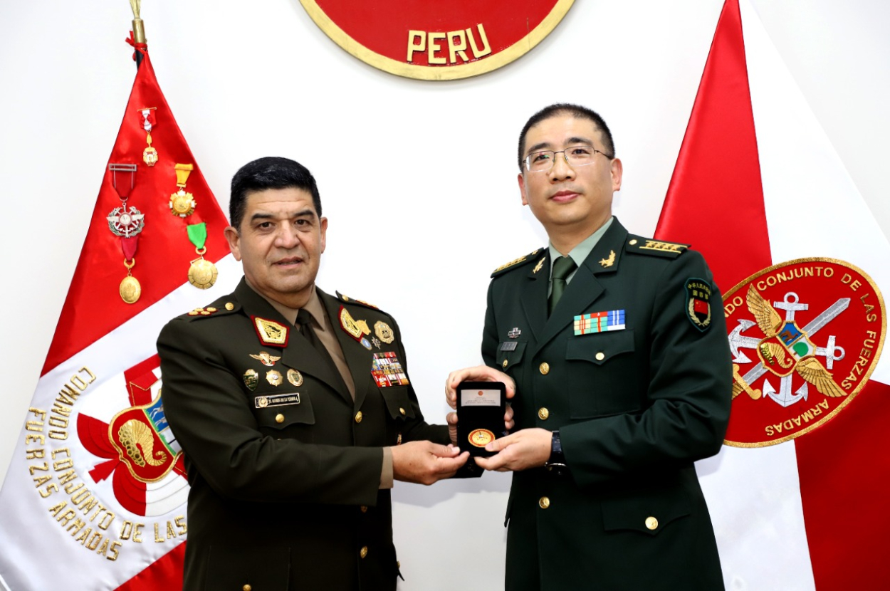 CCFFAA recibe visita protocolar de Agregado de Defensa de la República Popular de China en el Perú