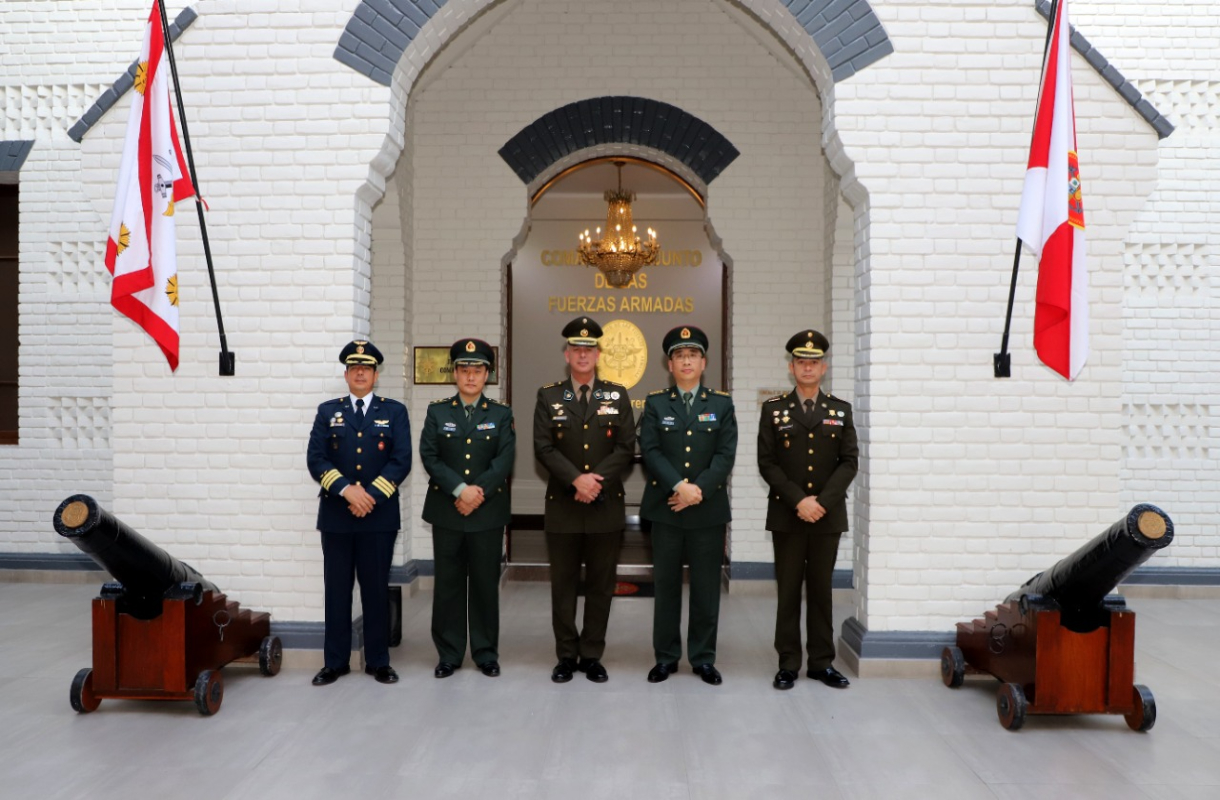 CCFFAA recibe visita protocolar de Agregado de Defensa de la República Popular de China en el Perú