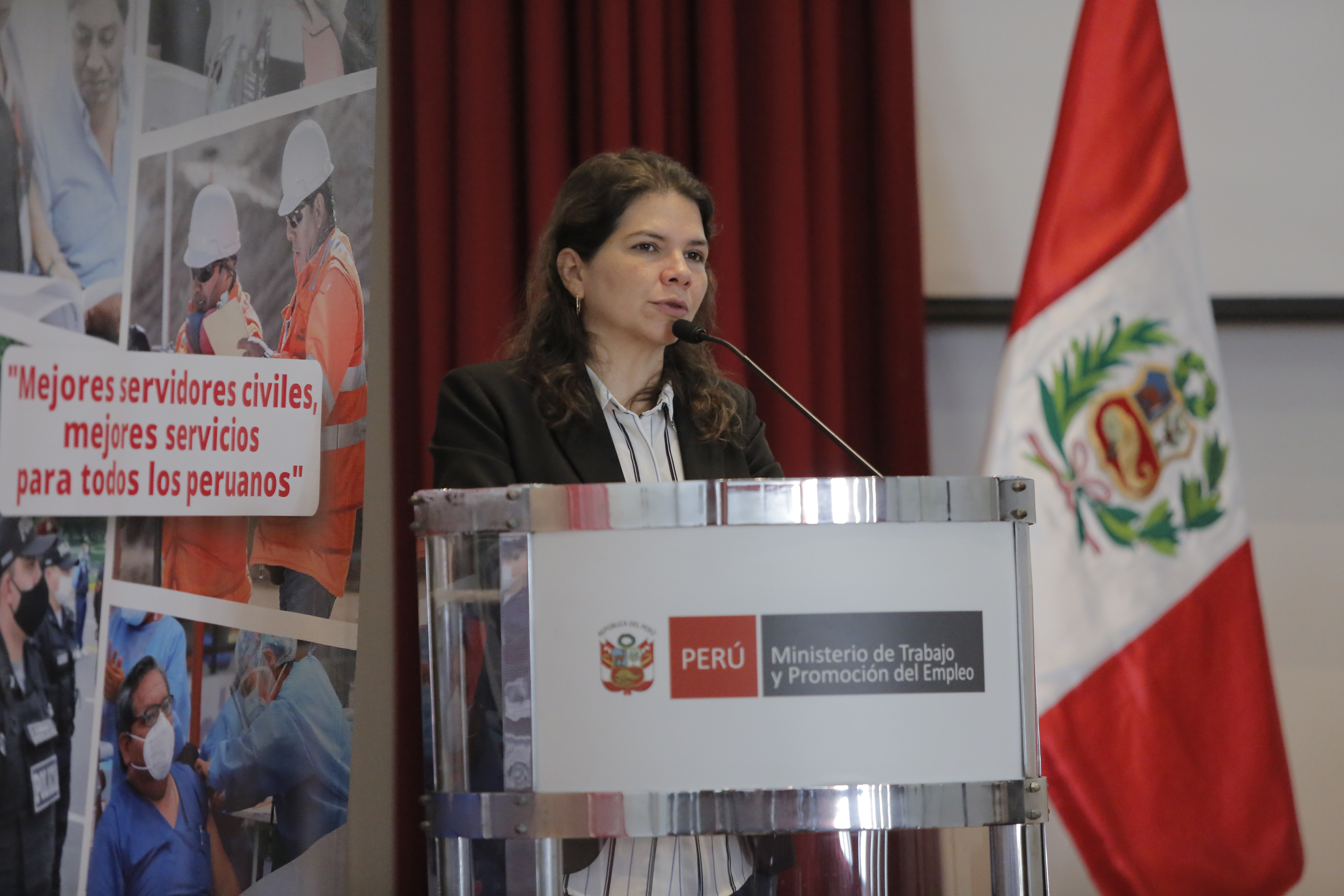 Claudia Dávila en evento por las personas con discapacidad