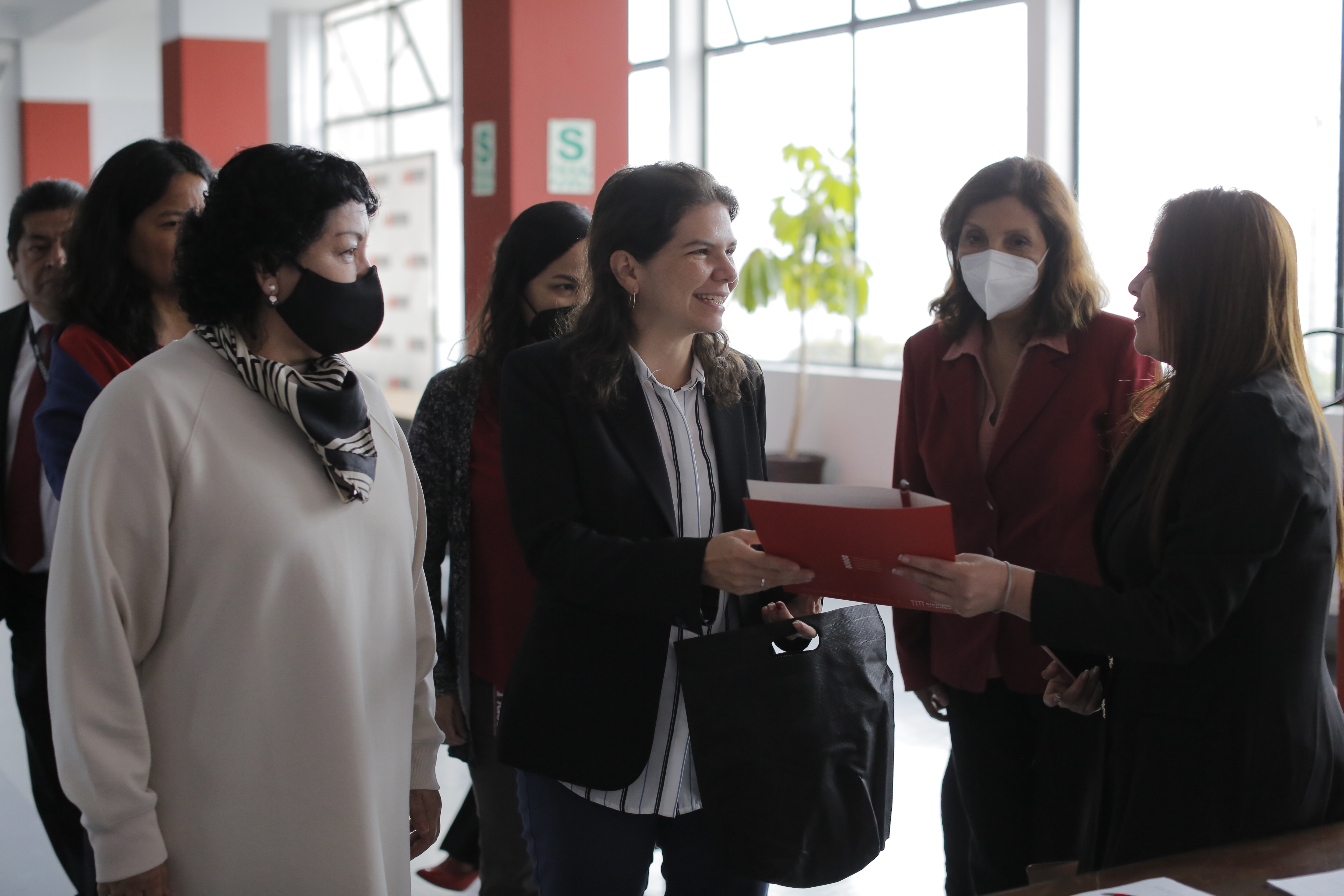 Claudia Dávila en evento por las personas con discapacidad
