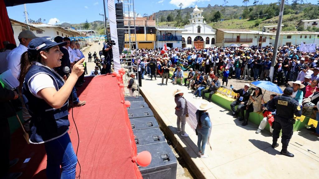 Titular del Minsa acompañó al presidente de la república, Pedro Castillo, a la zona de Huangamarca de dicha región