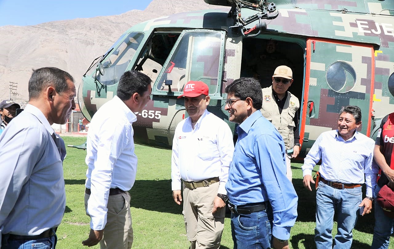 Ministro Richard Tineo sobrevuela obras en Arequipa con autoridades electas para agilizar su ejecución
