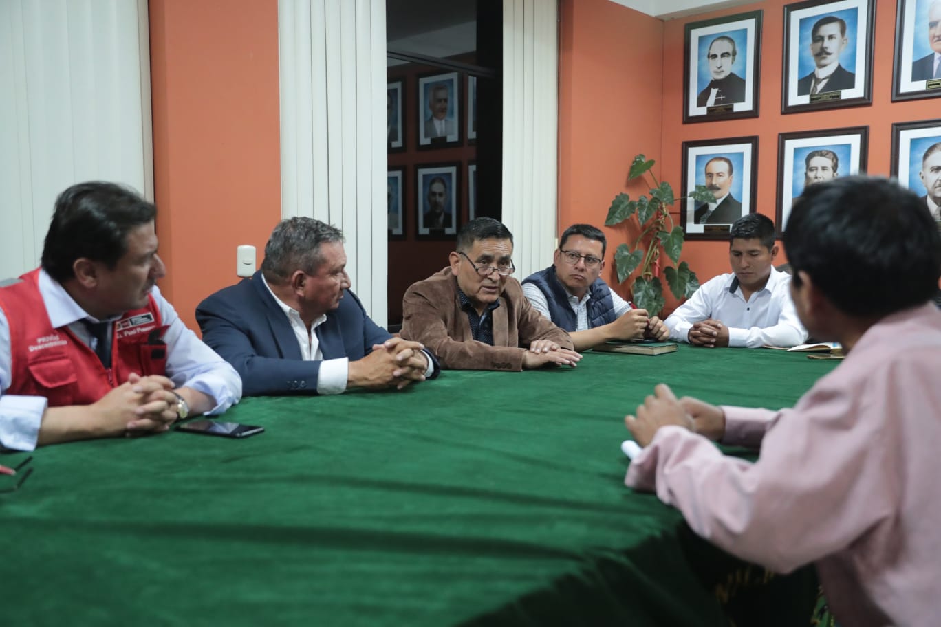 Ministro Richard Tineo sobrevuela obras en Arequipa con autoridades electas para agilizar su ejecución
