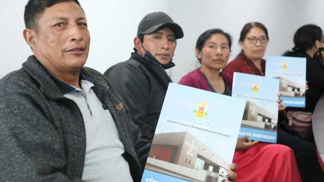 Se entregan más títulos de propiedad para familias chalacas