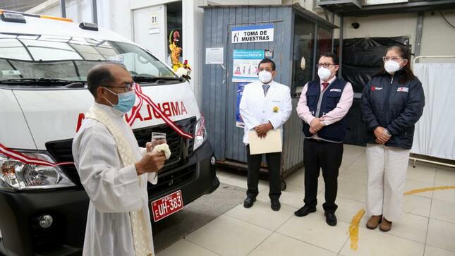 Minsa entregó una ambulancia tipo II al Hospital José Agurto Tello de Chosica