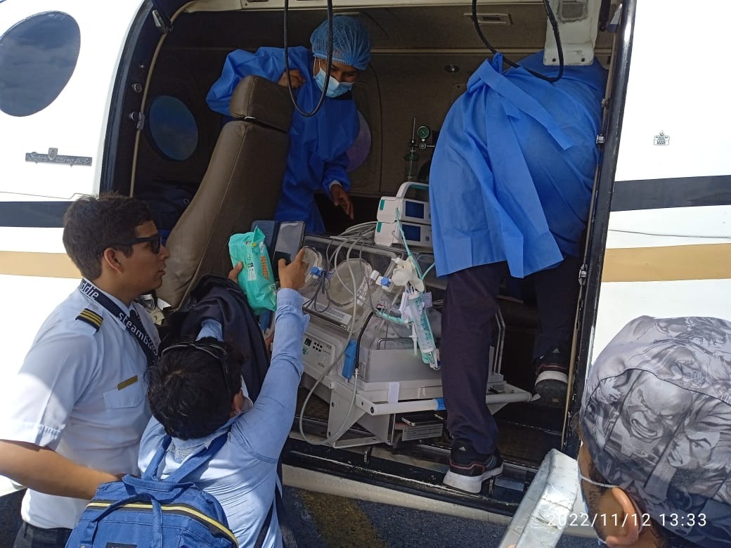 Traslado de la menor de 6 días de nacida a la ciudad de Lima.