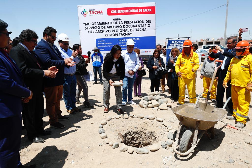 Ministra Betssy Chavez participó de la ceremonia de colocación de primera piedra en la nueva sede del Archivo Regional de Tacna