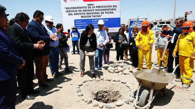 Ministra Betssy Chavez participó de la ceremonia de colocación de primera piedra en la nueva sede del Archivo Regional de Tacna