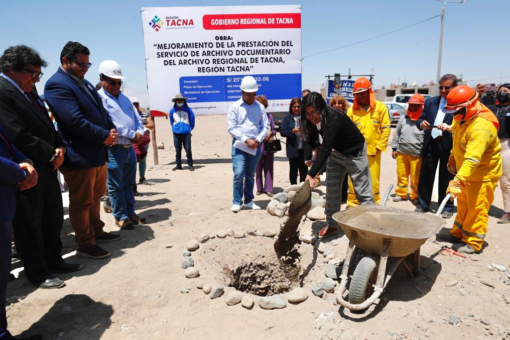 Ministra Betssy Chavez participó de la ceremonia de colocación de primera piedra en la nueva sede del Archivo Regional de Tacna