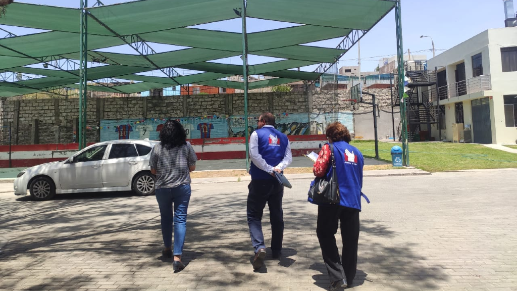 Comisionados supervisan centro de acogida residencial