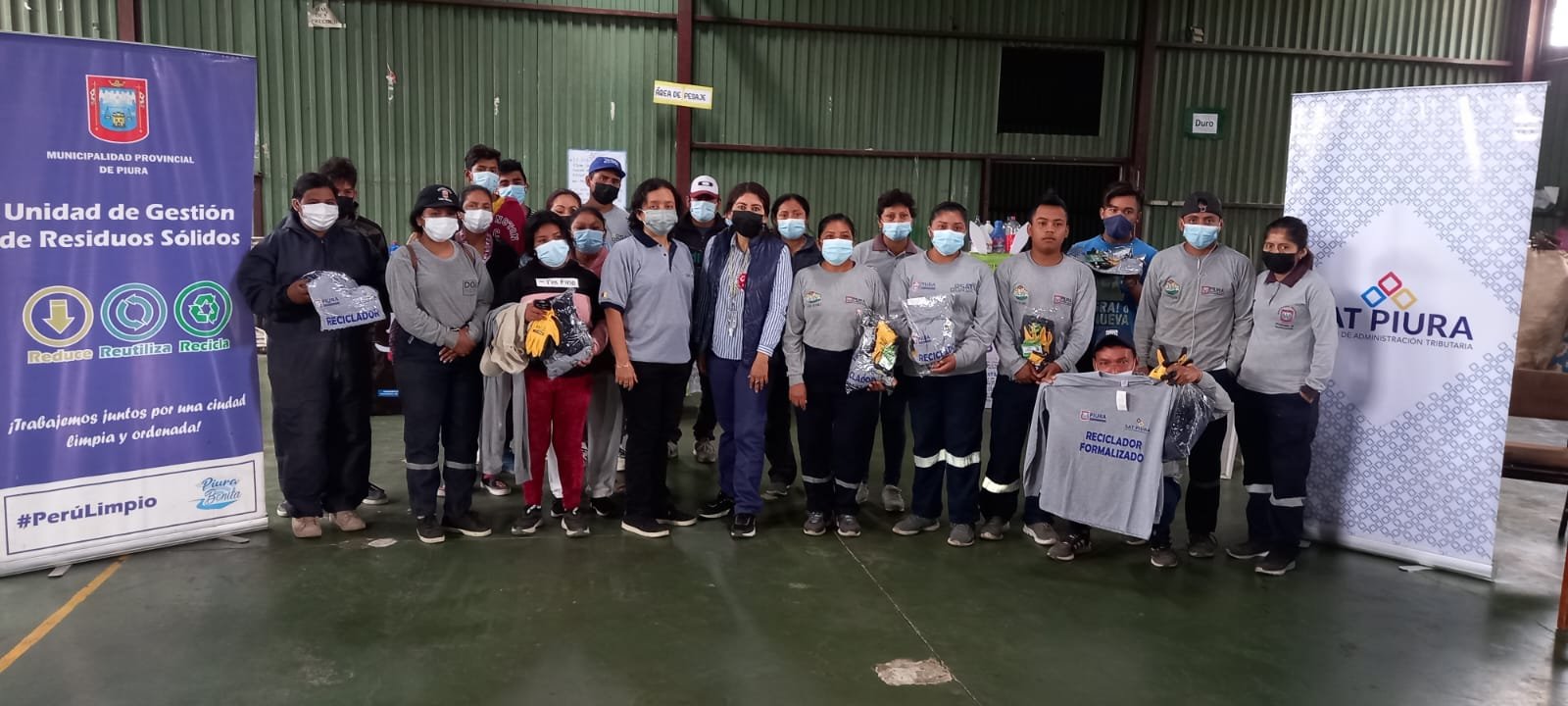 Dentro de la política de afianzamiento de nuestras relaciones inter-institucionales, esta mañana entregamos a los recicladores formalizados de cinco asociaciones del distrito de Piura