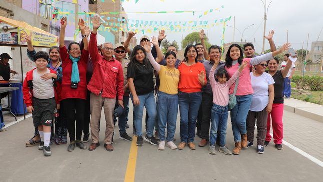 Vecinos de las Orquídeas 2 de Oquendo agradecen obra del alcalde Pedro López
