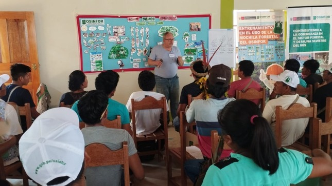 Taller de Mochila Forestal en Nanay