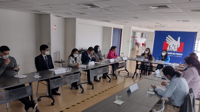 Foto de personas en reunión