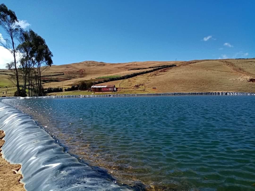 Proyecto de microreservorios lleva agua a 10 centros poblados de la Meseta Andina