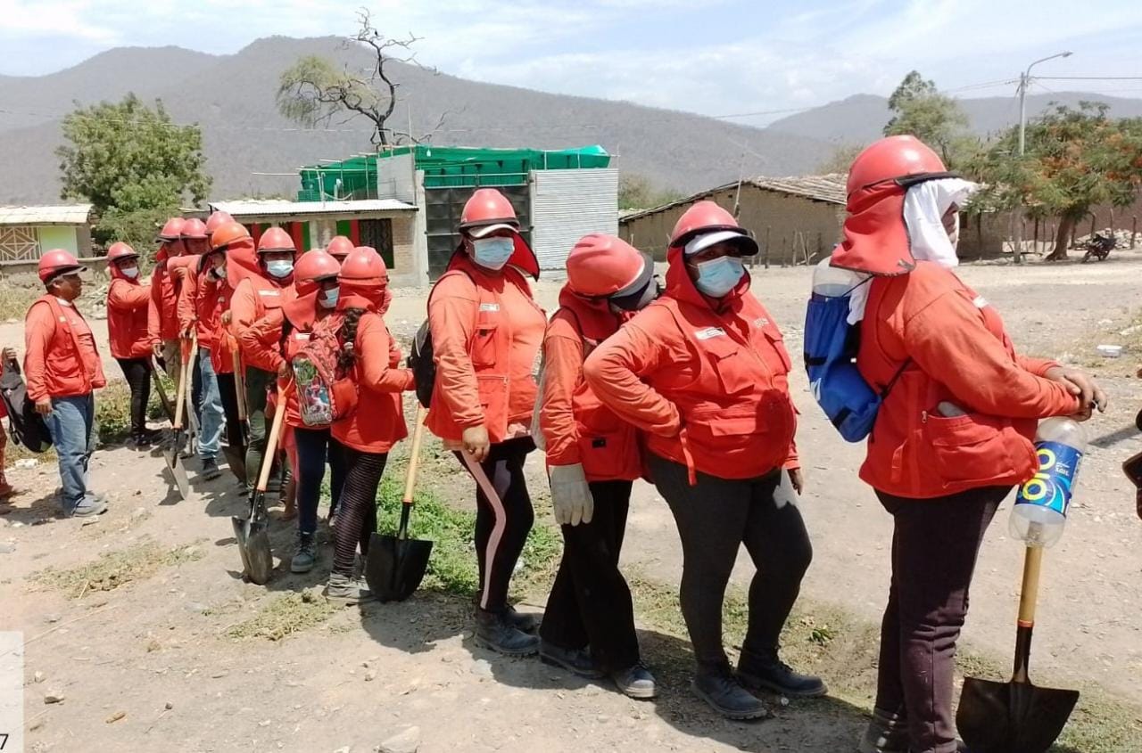 Entrega del incentivo económico a los participantes de LURAWI- PERÚ en el Centro poblado La Alberca.