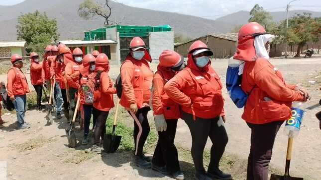 Entrega del incentivo económico a los participantes de LURAWI- PERÚ en el Centro poblado La Alberca.