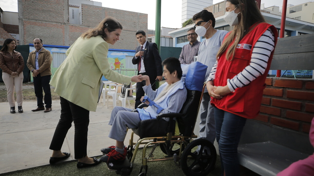 Inauguración de servicios en CAR