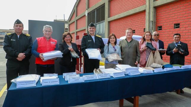 Entrega de bienes para la Marina de Guerra del Perú