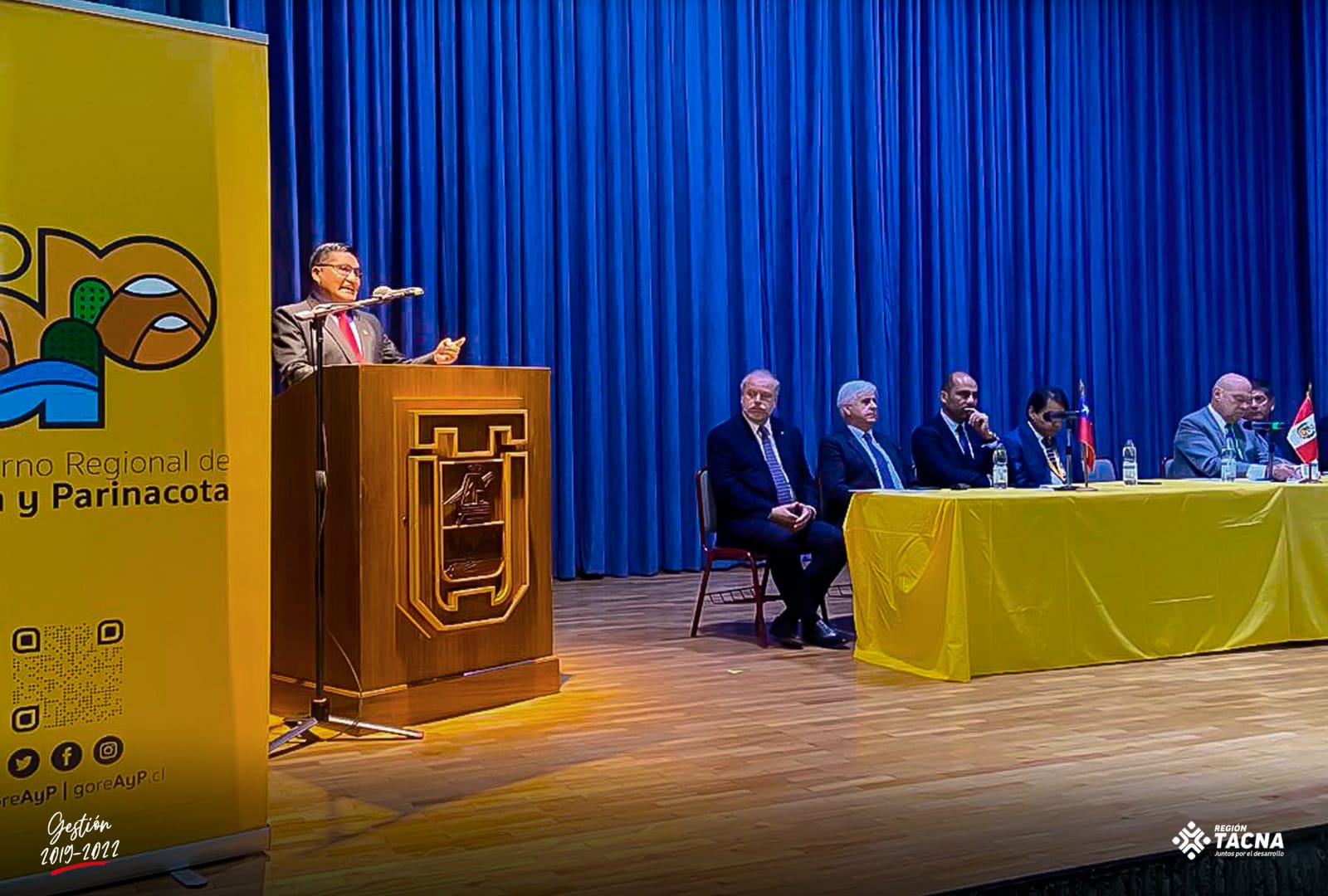 Gobernador Tonconi velando por el desarrollo de la región heroica. 