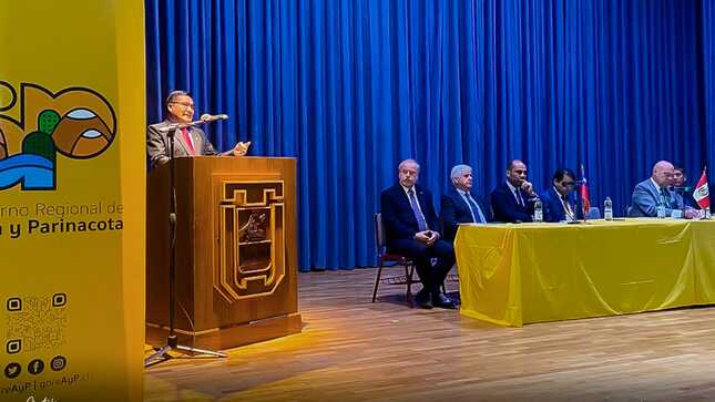 Gobernador Tonconi velando por el desarrollo de la región heroica. 