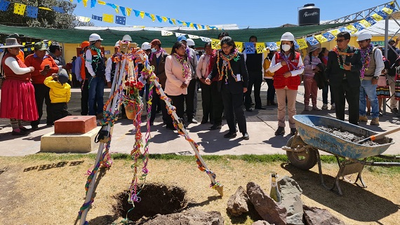 Colocación primera piedra IE N.° 86 de Umachiri - Puno