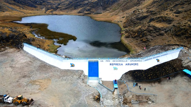 Vista panorámica de la represa de Arurmiri