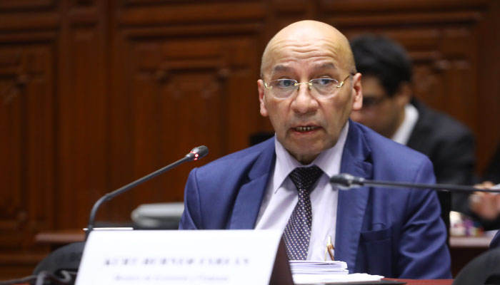 Ministro Kurt Burneo participó en el debate de los proyectos de ley de Equilibrio Financiero y Endeudamiento del 2023