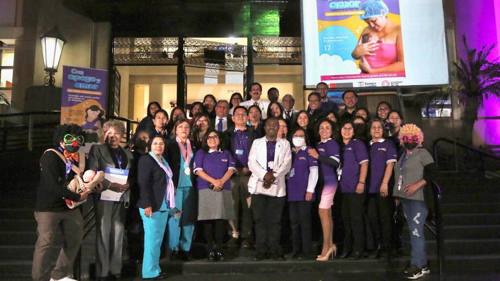Frontis del Minsa se iluminó de morado por el Día Mundial de Niño Prematuro