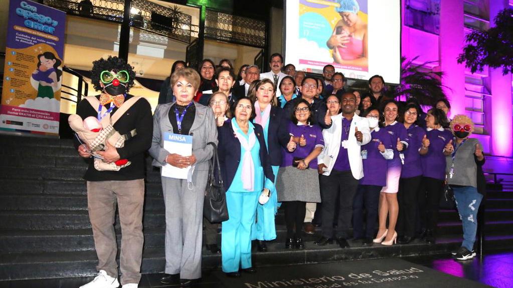Frontis del Minsa se iluminó de morado por el Día Mundial de Niño Prematuro