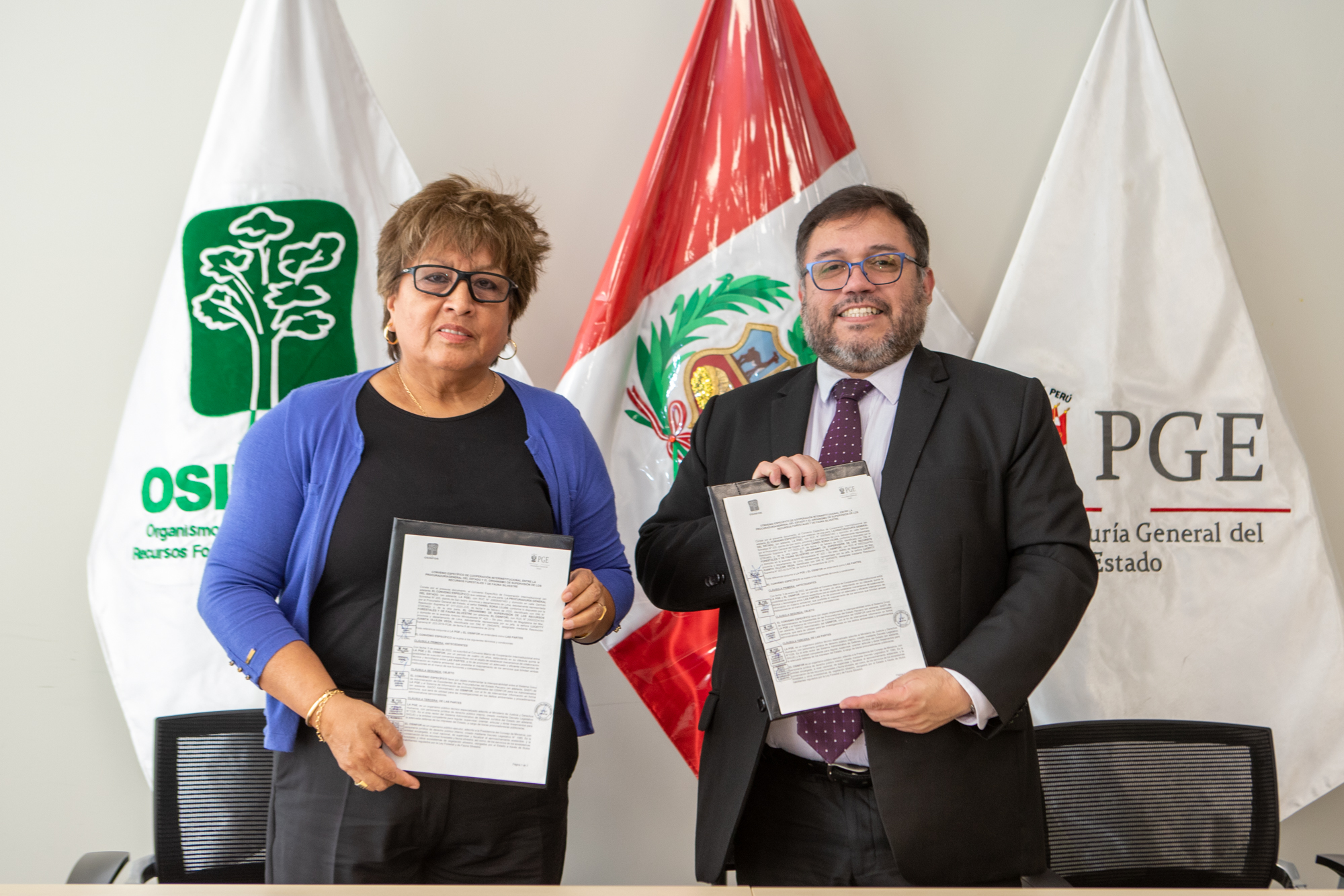 Firma de Convenio Específico entre OSINFOR y la PGE