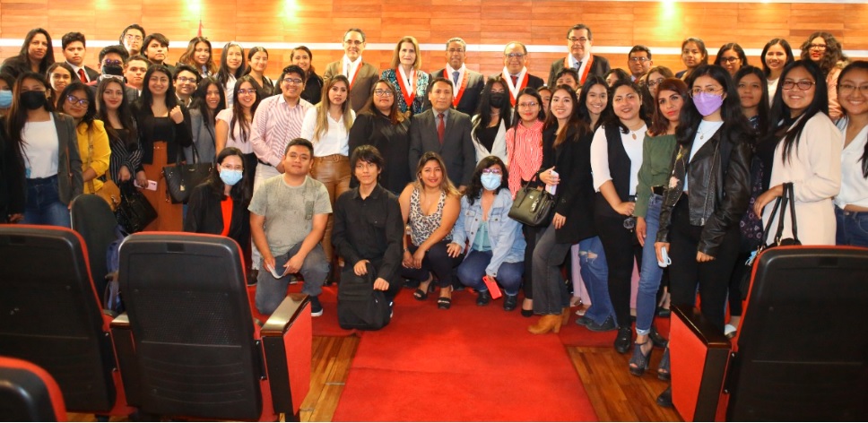 Reunión de magistrados con estudiantes universitarios en Trujillo.
